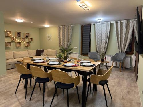 Olive Apartment Grand Resort Pamporovo 8 to 10 Guests Balcony Parking – khách sạn tại Pamporovo