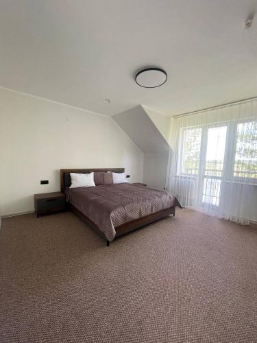 "Озерний край" ("Озернии краи") in Pustomyty