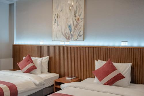 1 double bed, 1 twin bed