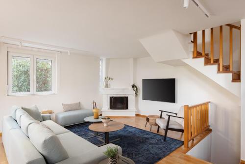 Athenian Riviera Coastal Charm Villa, Atény
