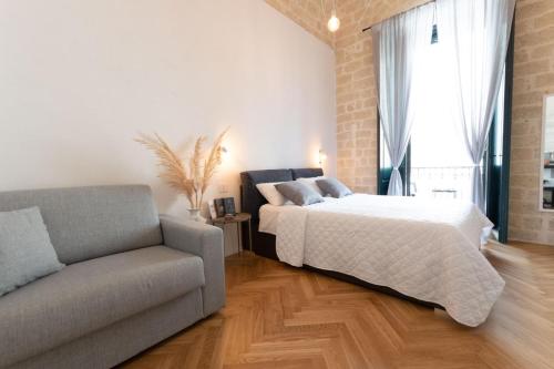 1 king bed, 1 sofa bed