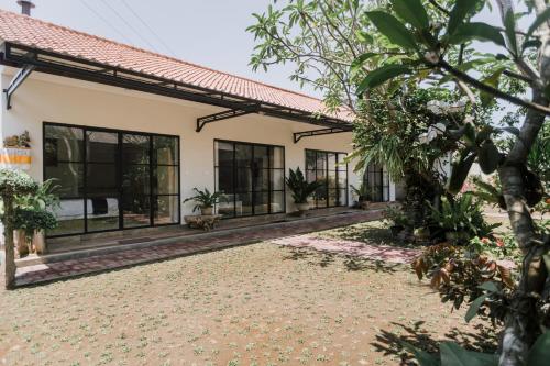 Kelating Dream Guest House - Tap to explore photos