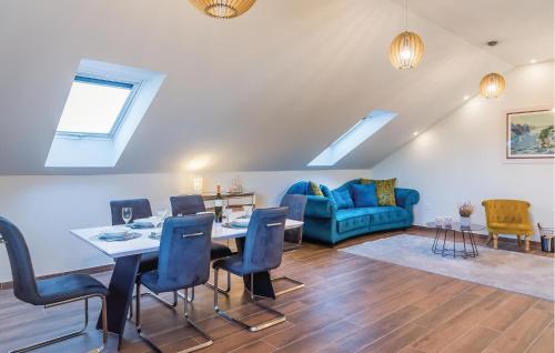 6 Bedroom Amazing Home In Bilice - Tap to explore photos