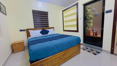 Golden pearl private villa with pool in Pookode