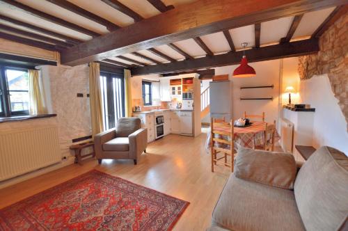 บริการและสิ่งอำนวยความสะดวก, The Smithy nr Huntsham in ทิเวอร์ตัน