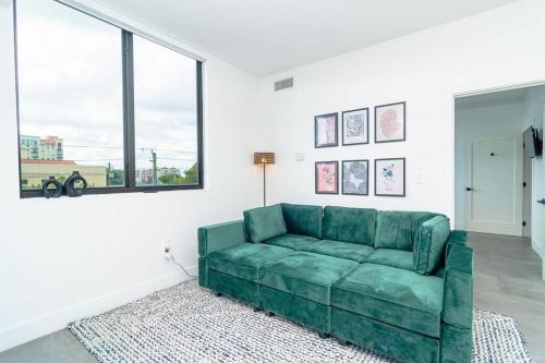 King Bed Oasis minutes to Brickell 6 guests in Miami, USA