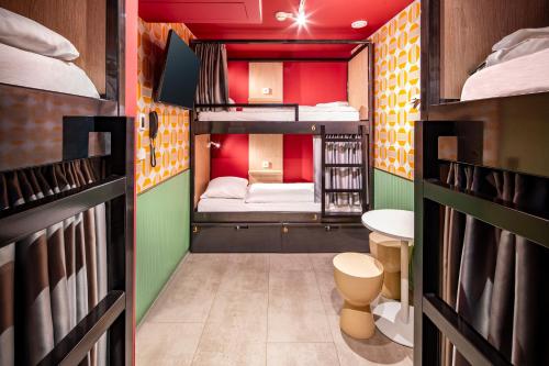 Bed in 6-Bed Mixed Dormitory Room image 4