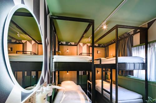Tourist Inn Hotel Amsterdam - image 2