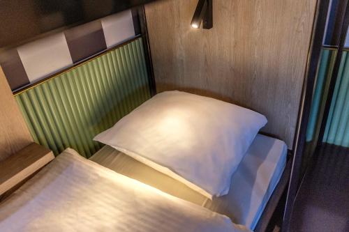 Bed in 6-Bed Mixed Dormitory Room image 2