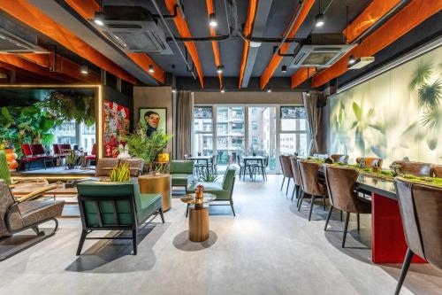 HeSu Hidden Art Hotel & Suites (HEONIC ART-PLAY HOTEL & SUITES - Ultimate Switch Experience - Exclusive 2&3-Bedroom Suites with Jade) in Kis Vadlúd Pagoda