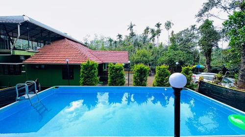 Golden pearl private villa with pool in Pookode