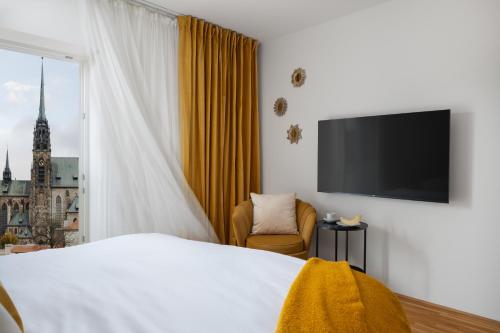 1 king bed, 1 sofa bed
