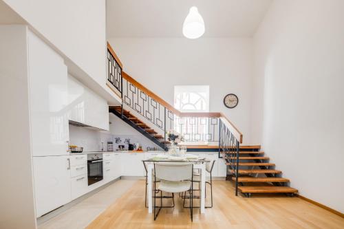 Konyha, Easylife Swiss - Luxurious Garden Retreat in Castel Grande, Pergola & Historic Charm x6 in Bellinzona
