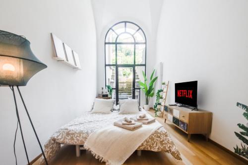Easylife Swiss - Luxurious Garden Retreat in Castel Grande, Pergola & Historic Charm x6 in Bellinzona