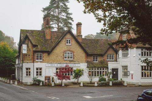 A szálláshely kívülről, Bel And The Dragon-Churt in Churt