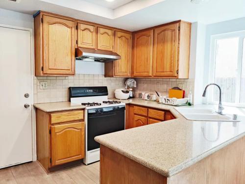 Brand New Single House sharing 2 Bedrooms in Rancho Cucamonga, USA