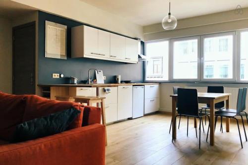 Fully equipped two bedroom apartment Schuman area, Brussels (photo 3)