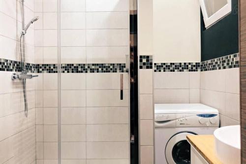 Fully equipped two bedroom apartment Schuman area, Brussels (photo 8)