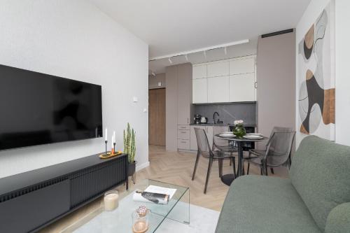 Nowoczesne Apartamenty z Parkingiem & Balkonem by Noclegi Renters - image 5