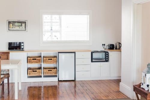 Kitchen, Nahoon Beach Villas Self Catering Apartments in Nahoon Mouth