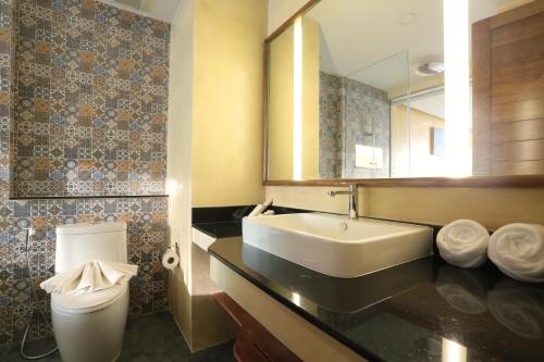 room detail thumbnail 2