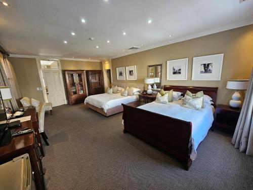 Deluxe Family Suite image 3