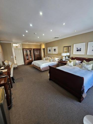Quarters Hotel - image 2