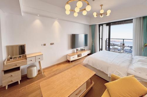 Ancient Whale x Creative Sea View Hotel Apartment in Qingdao