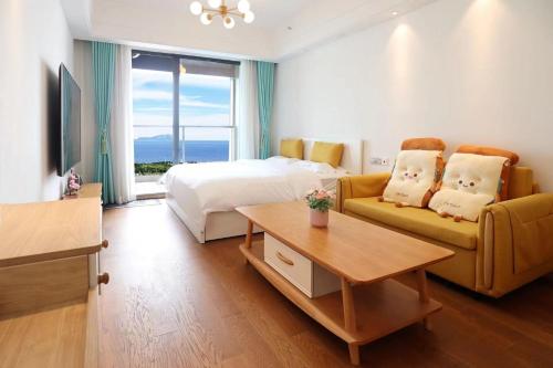 Ancient Whale x Creative Sea View Hotel Apartment in Qingdao