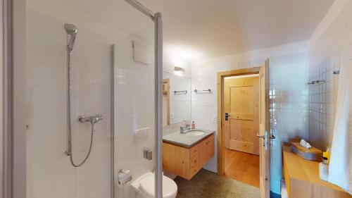 kopalnica, Apartment Arsa 28 in Silvaplana