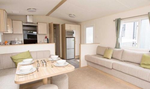 2 bedrooms, 5 beds
