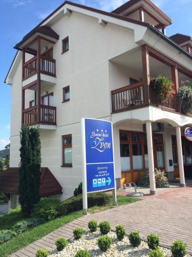 Garni Hotel Zvon - image 2