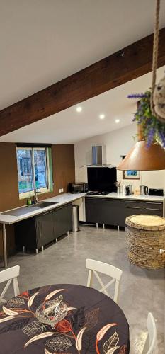 кухня, Maison Allauch La Forge in Алош