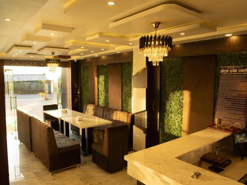 로비, Hotel DARPAN PALACE in 일람