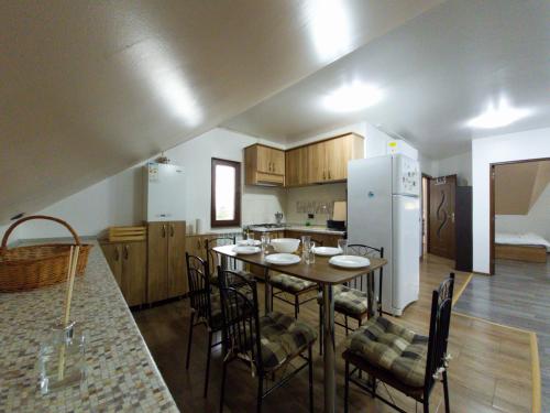 keuken, Goodvibes 3 bedrooms rezidence near Iași International Airport