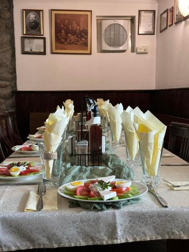 Семеен хотел 1876 in เอพริลตซิ