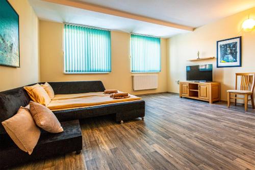 Семеен хотел 1876 in เอพริลตซิ