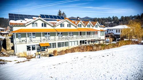 Семеен хотел 1876 in เอพริลตซิ