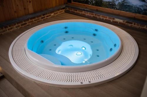 Hot tub, Best Western Coeur de Maurienne Hotel Restaurant & Spa in Saint-Jean-de-Maurienne