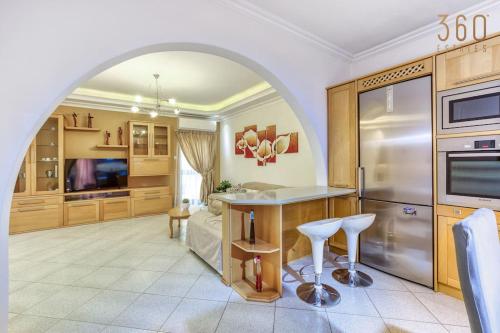 Charming 3BR Apt with Breathtaking Sea Views by 360 Estates, Birżebbuġa (zdjęcie 6)