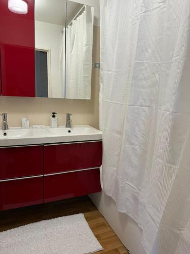 SPACIEUX Appartement de Charme, près de Paris (SPACIEUX Appartement de Charme, pres de Paris) in Mantes-la-Jolie