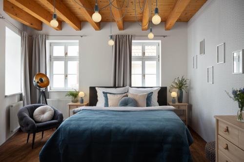 2 bedrooms, 3 beds