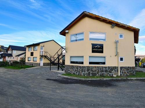 Apartment with Mountain View