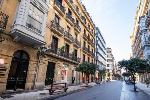 Apartamento En El Corazon De La Ciudad Con Parking - San Sebastián