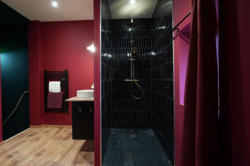 ฝักบัว, Le Speakeasy - Escape Room et ça Terrasse Privée (Le Speakeasy - Escape Room et ca Terrasse Privee) in ลุกเซย-เล-แบ็ง