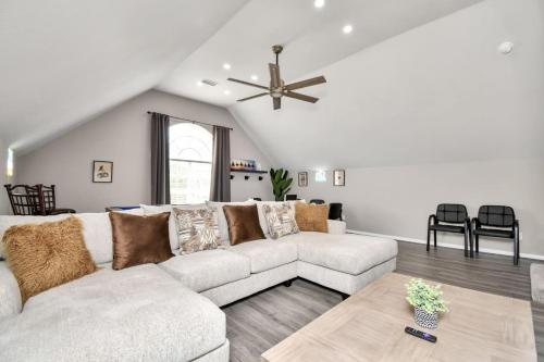 The Woodlands Escape with Heated Pool and GameRoom