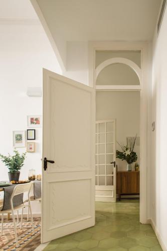 One-Bedroom Apartment image 10