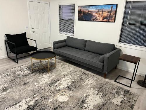 Spacious, private apartment for a comfortable stay in Mid-City