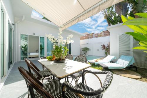 Villa with swimming pool in Ravai 17