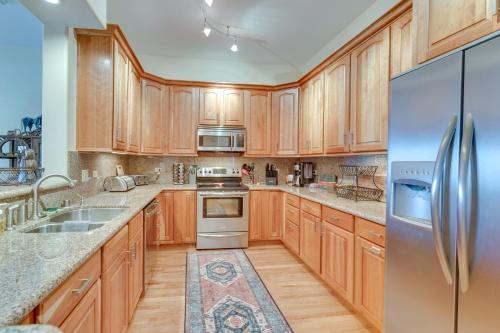 1 Mi to Skiing Mtn-View Condo in Angel Fire! thumb 2